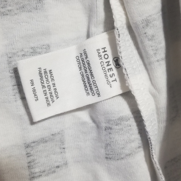 Honest Company Infant set of 2 zip up sleepers - Picture 5 of 7